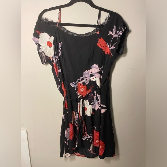 Charlotte Russe wrap around mini floral dress | size Large - Picture 3 of 5